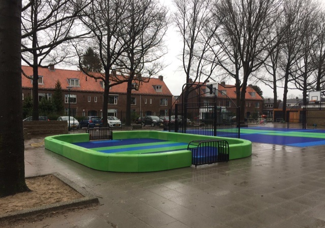 Floorball verovert de schoolpleinen dankzij samenwerking Zoneparc.
